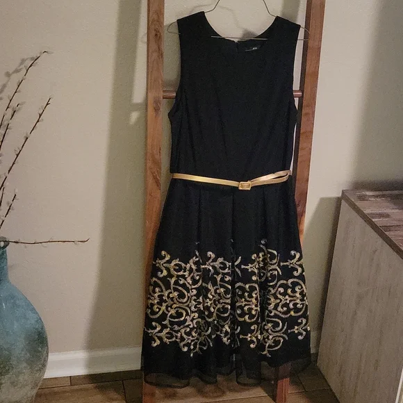 black and gold dress size 16 Opulent Black Gold Embroidered Sheer Long Sleeves Quince Ballgown XL / Black main image 1